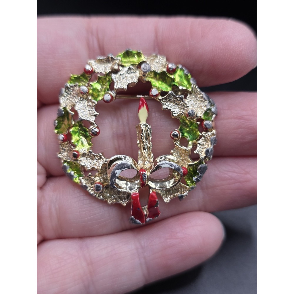 Vintage 1950's Gerry's Holiday Christmas Holly Wreath w Center Candle enamel pin